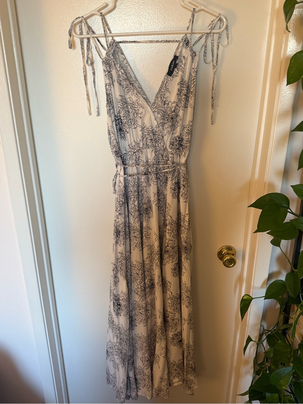 Aakaa Floral Tie Shoulder Maxi Dress Size M Ivory Black Side Slit Boho